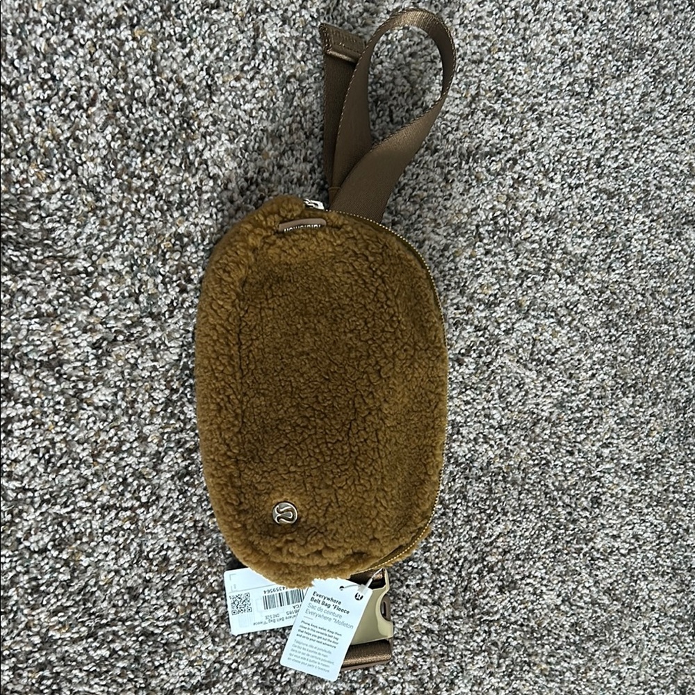 Lululemon Everywhere Belt Bag (Fleece) NWT